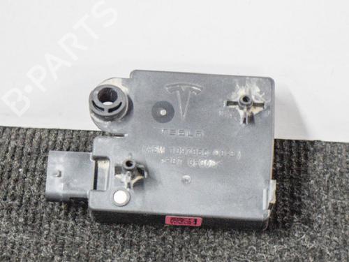 Elektronisk modul TESLA MODEL 3 (5YJ3) EV AWD | BP28497538M83