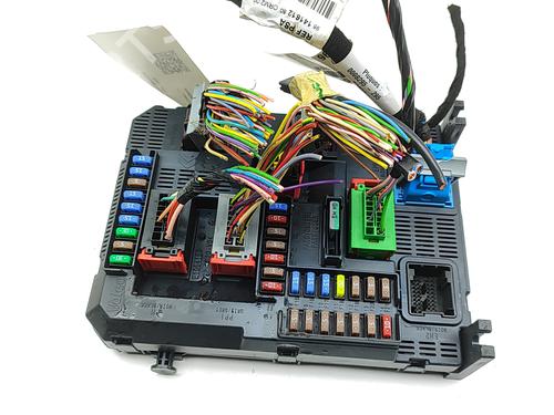 Used Fuse box PEUGEOT 2008 I (CU_) 1.2 THP 110 / PureTech 110 (110 hp) 30257692