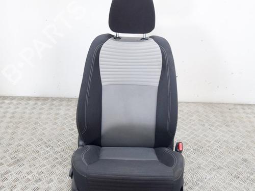 Used Right front seat TOYOTA YARIS (_P13_) 1.5 Hybrid (NHP130_) (101 hp) 10074842