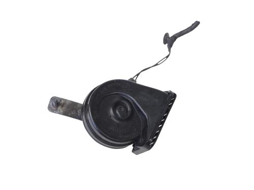 horn-jaguar-f-pace-x761-2015-30246454 main image