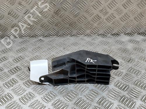 Used Front bumper bracket MERCEDES-BENZ CLA Coupe (C117) CLA 180 (117.342) (122 hp) 18605281