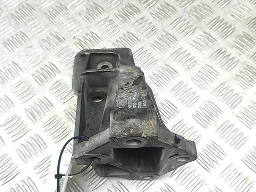 Used Support Support OPEL VIVARO A Bus (X83) 2.0 CDTI (F7, J7, A07) (90 hp) 33549848 33549848