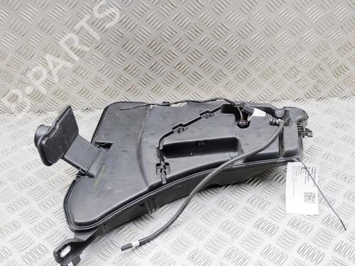 Used Windscreen washer tank Windscreen washer tank BMW 5 (G30, F90) 520 i (184 hp) 39958379 39958379