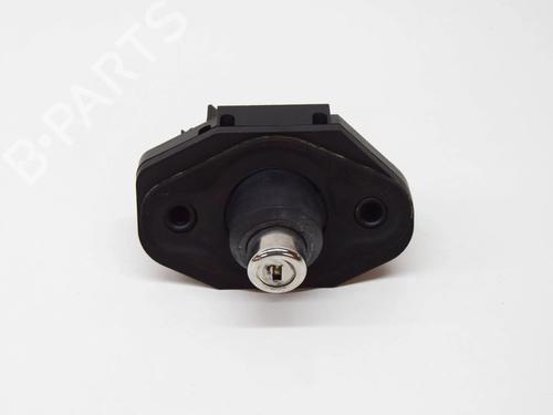 Used Tailgate lock Tailgate lock BMW 7 (F01, F02, F03, F04) 740 d (306 hp) 8835339 8835339