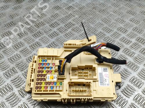 Used Fuse box Fuse box 39446784 39446784