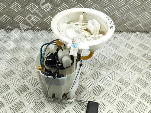 Used Fuel pump BMW X1 (F48) sDrive 20 i (192 hp) 18605415