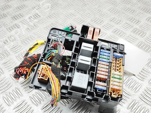 Used Fuse box Fuse box 39472748 39472748
