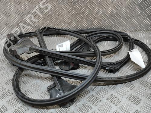 Used Rubber door seal MERCEDES-BENZ EQS (V297) EQS 450+ (297.123) (333 hp) 28557144
