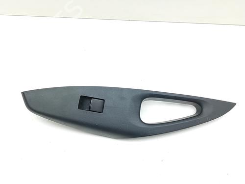 right-rear-window-switch-toyota-corolla-estate-_e21_-2019-33375888 main image