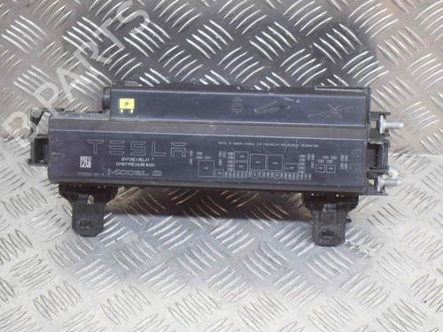 Used Fuse box TESLA MODEL S (5YJS) 75D AWD (525 hp) 20231640