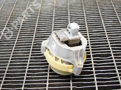 Used Engine mount Engine mount BMW 5 (G30, F90) 530 e Plug-in-Hybrid (252 hp) 8837899 8837899