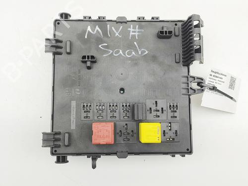 Used Fuse box TOYOTA HILUX VI Pickup (_N1_) 2.0 (RZN142) (92 hp) 30394839