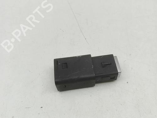 Used Electronic module Electronic module PEUGEOT 2008 II (UD_, US_, UY_, UJ_, UR_, UC_) e-2008 (UKZKXZ) (136 hp) 33798308 33798308