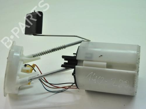 Used Fuel pump BMW 3 (E90) 318 i (143 hp) 9902757
