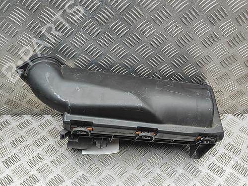 Used Air filter box PEUGEOT 3008 II SUV (MC_, MR_, MJ_, M4_) Hybrid 180 (M4DGLU) (179 hp) 30178368