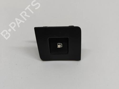 switch-peugeot-407-coupe-6c_-2005-27404958 main image