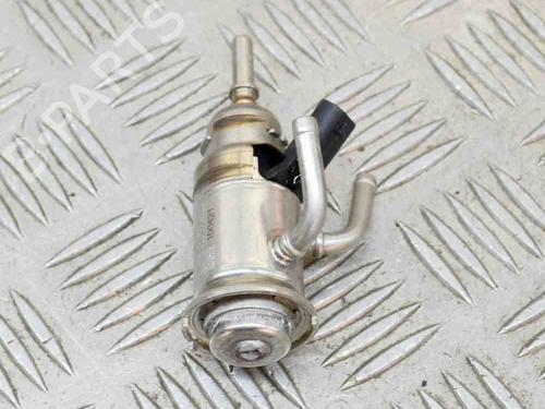 Used Injector BMW 5 (G30, F90) 520 d (190 hp) 14635896