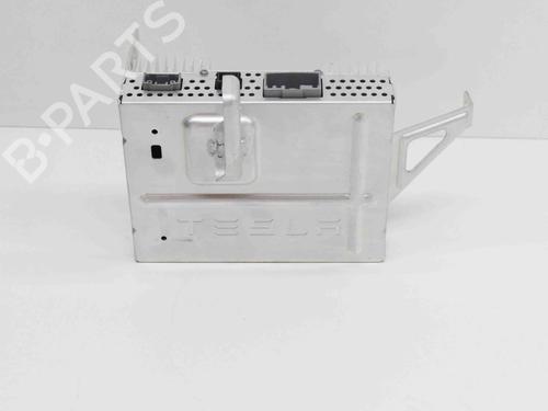 Module électronique TESLA MODEL 3 (5YJ3) EV (283 hp) 27748960