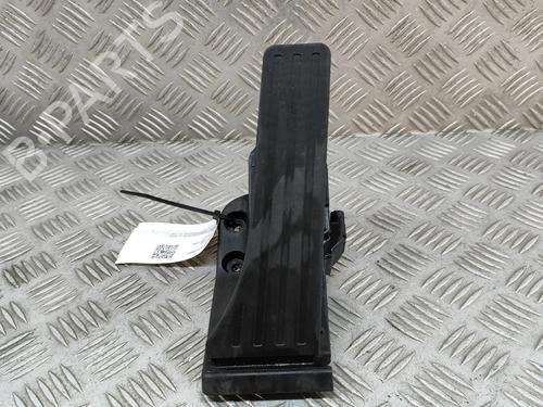 pedal-mercedes-benz-c-class-w206-2021-27777379 main image