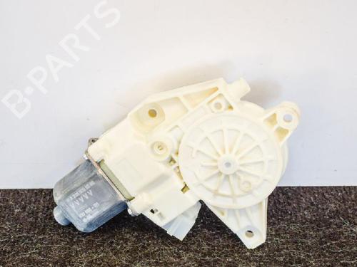 Used Right front window motor MERCEDES-BENZ GLA-CLASS (X156) GLA 180 (156.942) (122 hp) 6743818