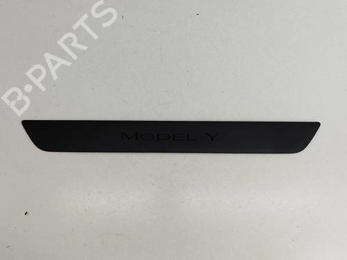 Trinbræt Trinbræt TESLA MODEL Y (5YJY) EV Rear-Wheel Drive (299 hp) 33367898 33367898