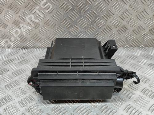 Used Fuse box TESLA MODEL X (5YJX) 90D AWD (525 hp) 17077050