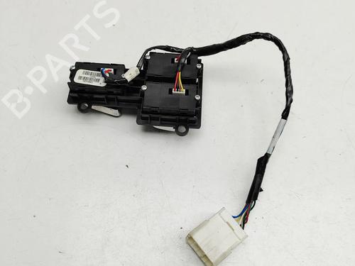 Left front window switch FERRARI CALIFORNIA 4.3 | BP33386688I27 - Image 2