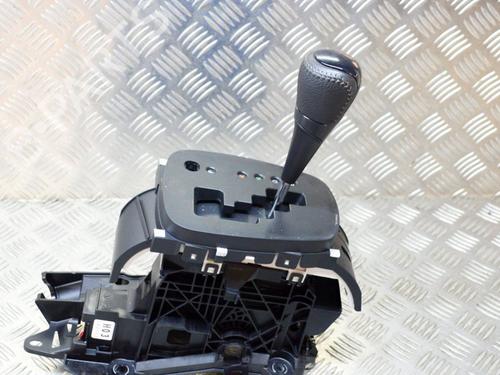 Used Gear lever TOYOTA YARIS (_P13_) 1.5 Hybrid (NHP130_) (101 hp) 8145009