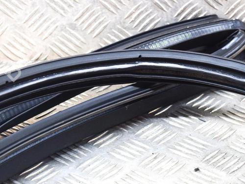 Gummiliste TESLA MODEL 3 (5YJ3) EV AWD | BP27758889C142 