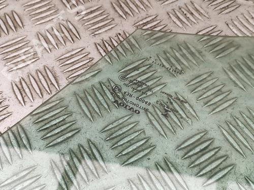 Front right door window VOLVO V40 Cross Country (526) D2 | BP32119512C19