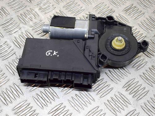 Portierruitmotor linksachter AUDI A8 D3 (4E2, 4E8) 4.0 TDI quattro (275 hp) 8895009