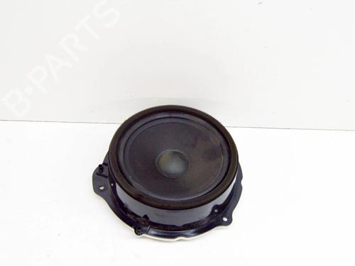 speaker-jaguar-f-pace-x761-2015-28674556 main image