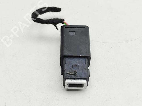 Used Electronic module Electronic module PEUGEOT 2008 II (UD_, US_, UY_, UJ_, UR_, UC_) e-2008 (UKZKXZ) (136 hp) 33549783 33549783