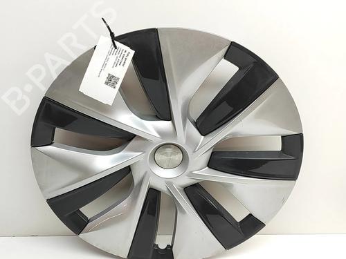 Used Hub cap TESLA MODEL Y (5YJY) EV Performance All-wheel Drive (534 hp) 31021180