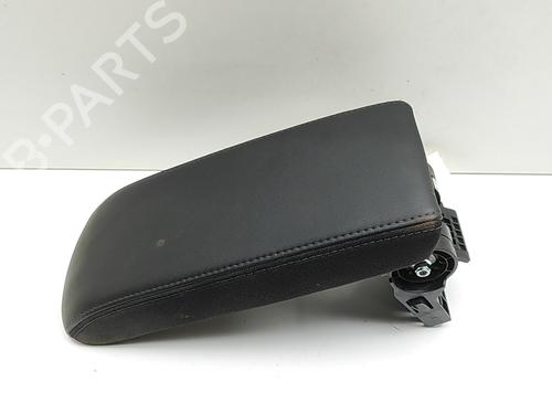 Used Armrest / Center console PEUGEOT 2008 II (UD_, US_, UY_, UJ_, UR_, UC_) e-2008 (UKZKXZ) (136 hp) 30131312