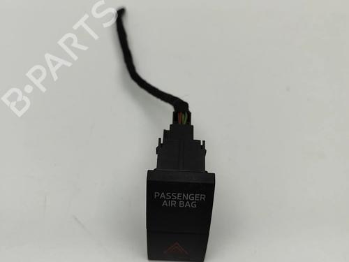 Used Warning switch SKODA SUPERB III (3V3) 1.6 TDI (120 hp) 24975560