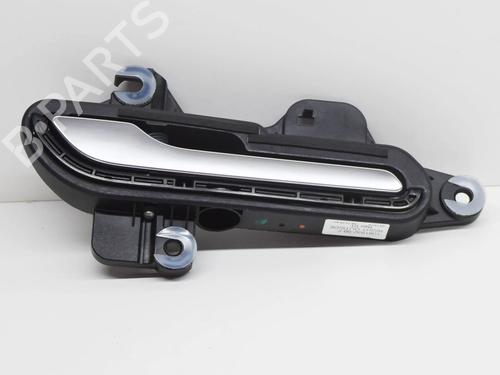 front-right-exterior-door-handle-tesla-model-3-5yj3-2017-27748922 main image