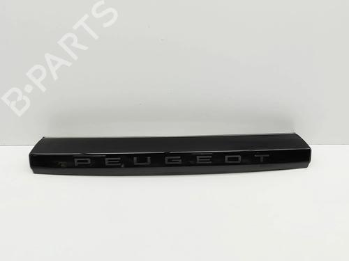 Pynteliste til bagklap Pynteliste til bagklap PEUGEOT 2008 II (UD_, US_, UY_, UJ_, UR_, UC_) e-2008 (UKZKXZ) (136 hp) 36180989 36180989