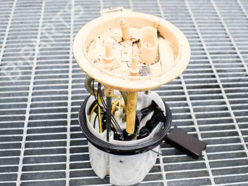 Używane Pompa paliwa VW GOLF VI (5K1) 1.6 TDI (105 hp) 6741472