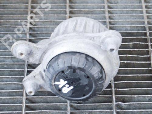 Used Engine mount MERCEDES-BENZ C-CLASS (W205) C 220 BlueTEC / d (205.003) (163 hp) 6754893