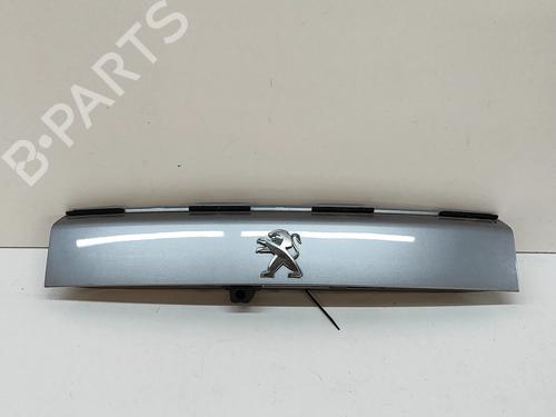 Used Tailgate trim Tailgate trim 29042396 29042396
