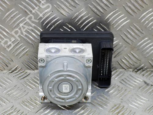 Used ABS pump BMW X1 (F48) sDrive 18 d (150 hp) 28547688