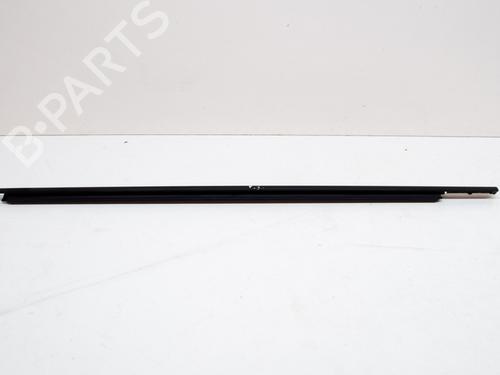 Used Door moulding trim LAND ROVER RANGE ROVER VELAR (L560) 2.0 D180 TD4 4x4 (180 hp) 14632916