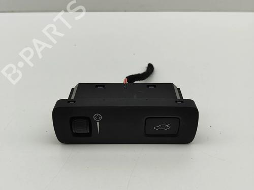 switch-volvo-v60-ii-225-2018-33371515 main image