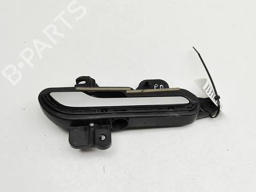 front-right-exterior-door-handle-tesla-model-3-5yj3-2017-33176566 main image