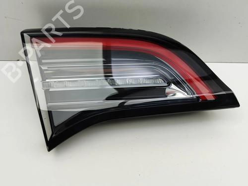 Venstre baglygte bagklap TESLA MODEL Y (5YJY) EV Performance All-wheel Drive (534 hp) 30826817