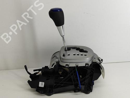 Used Gear lever TOYOTA YARIS (_P13_) 1.5 Hybrid (NHP130_, NHP130) (101 hp) 19283897