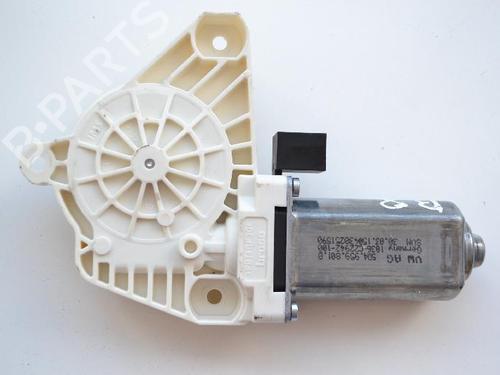 Rudehejsemotor forskærm venstre VW PASSAT B8 (3G2, CB2) 1.6 TDI (120 hp) 30232759