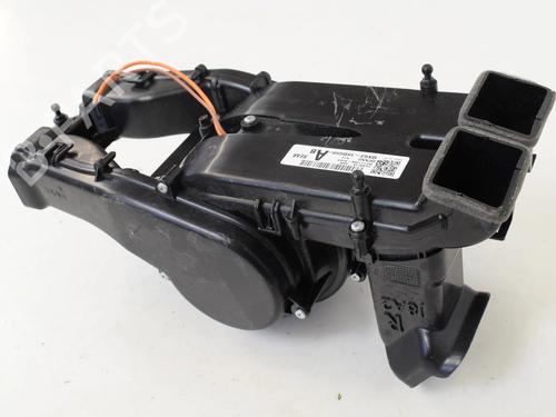 Used Heater blower motor Heater blower motor LAND ROVER RANGE ROVER VELAR (L560) 2.0 P300 Si4 4x4 (300 hp) 33338887 33338887