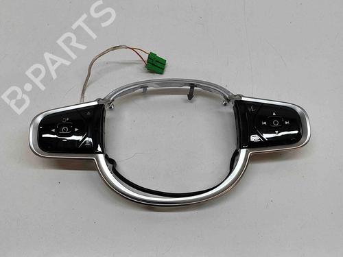 steering-wheel-controls-volvo-xc60-ii-246-2017-29486407 main image